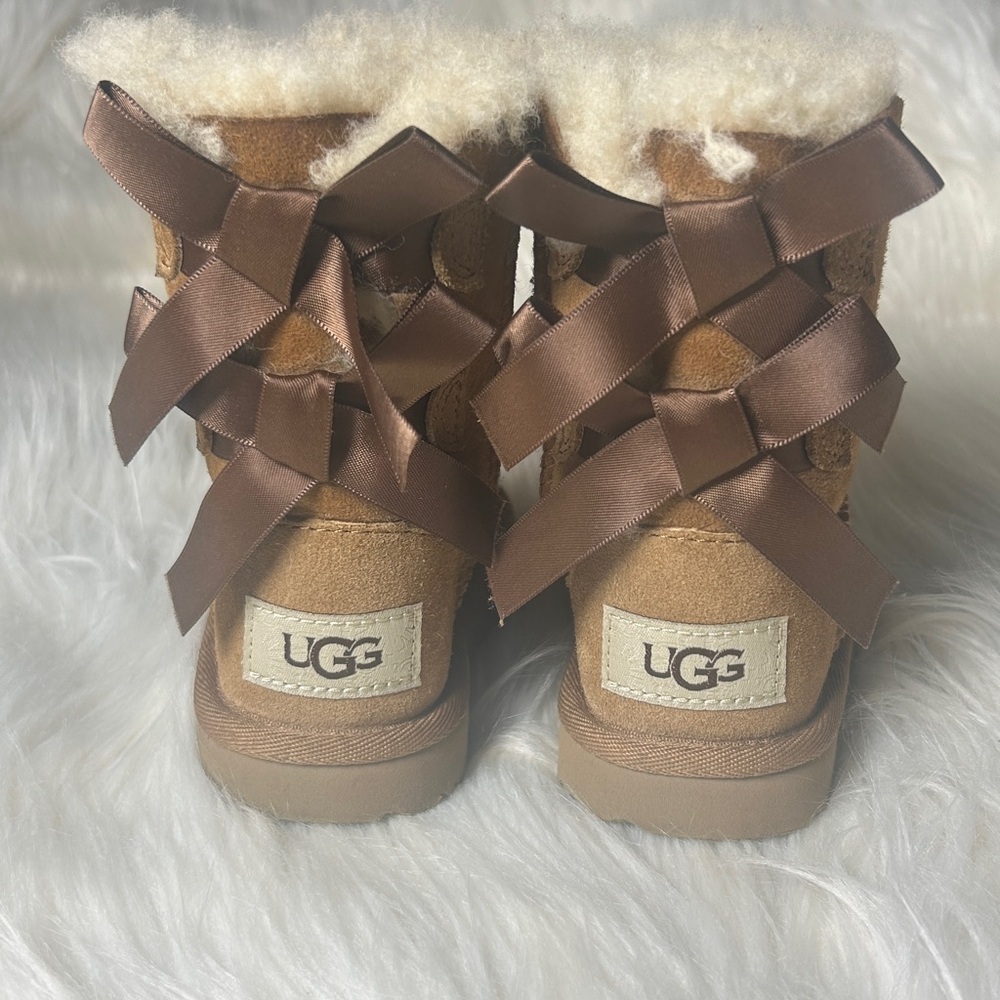 UGG Boots UGG Toddler Girls Kids Bailey Bow II Boots Size 6 Chestnut UGG Booties - Picture 4 of 16